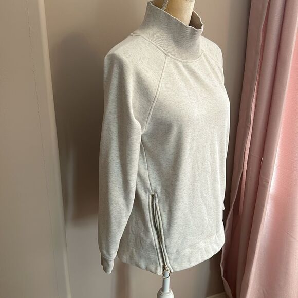 EUC Athleta Sweatshirt (size XS) - Picture 8 of 8